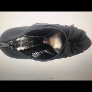 Chinese Laundry Peep Toe sandals